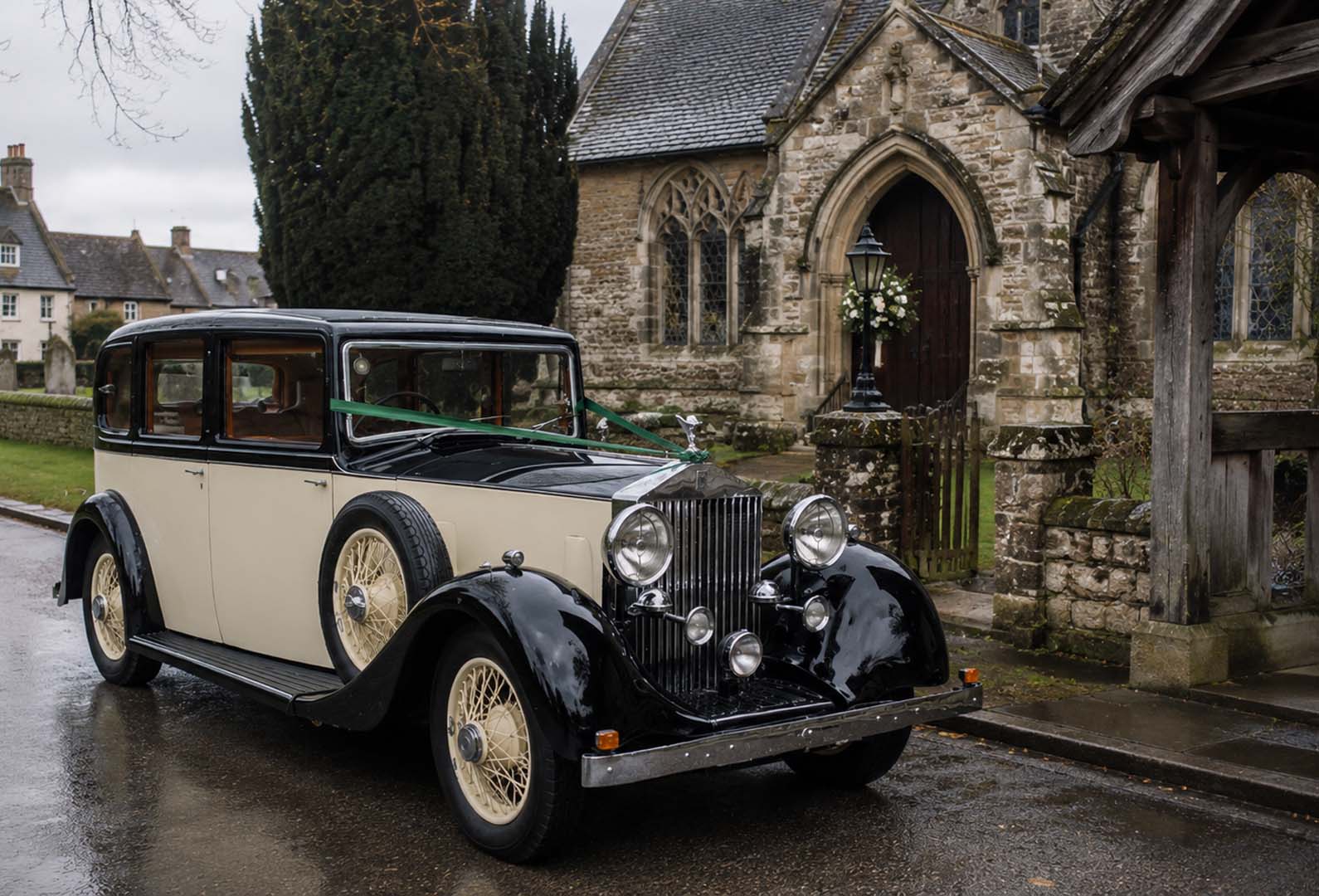 London-VIP-Travel-Classic-Wedding-Car-Exterior-Image01