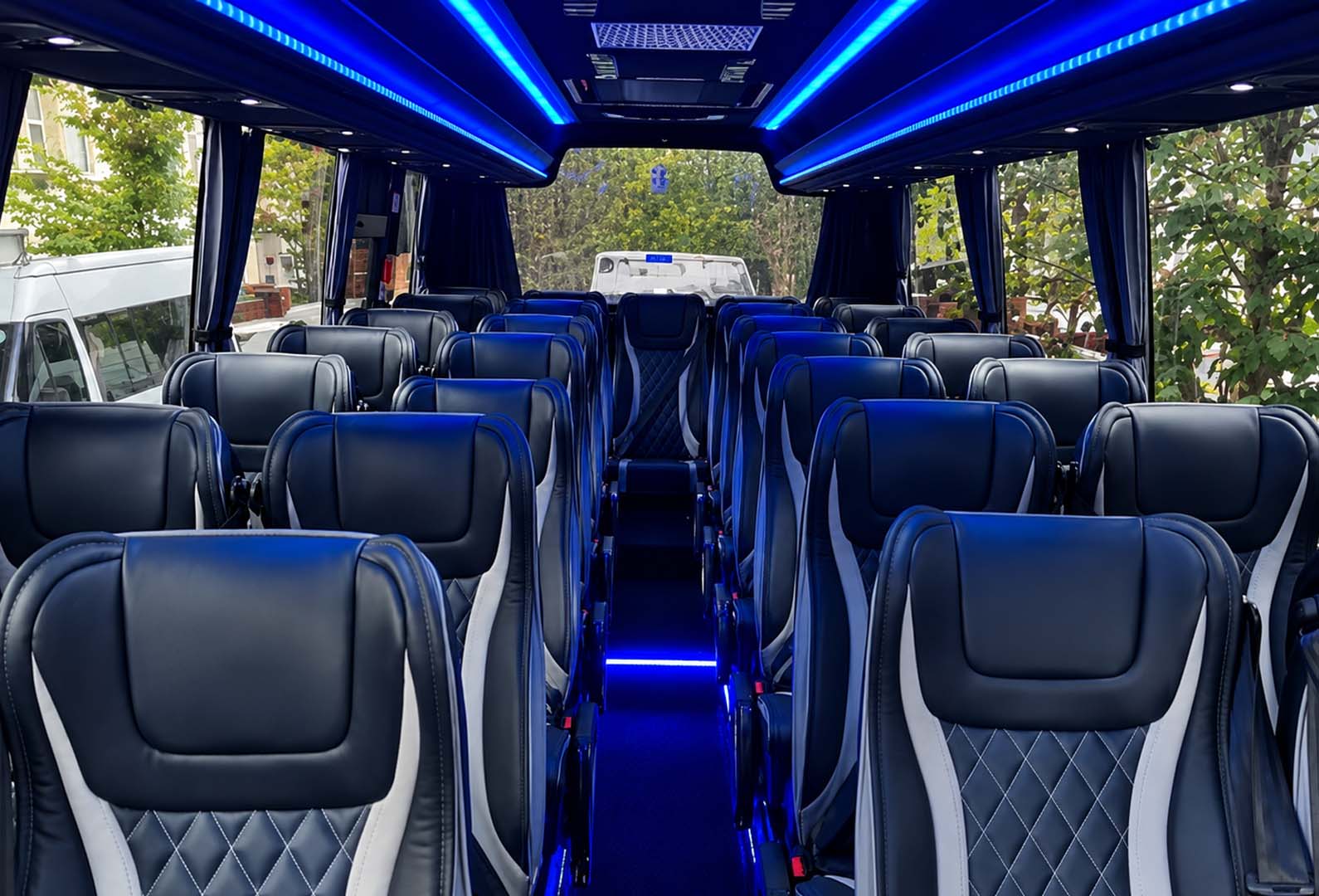 London-VIP-Travel-Luxury-Coach-29-Seater-Interior-Image03