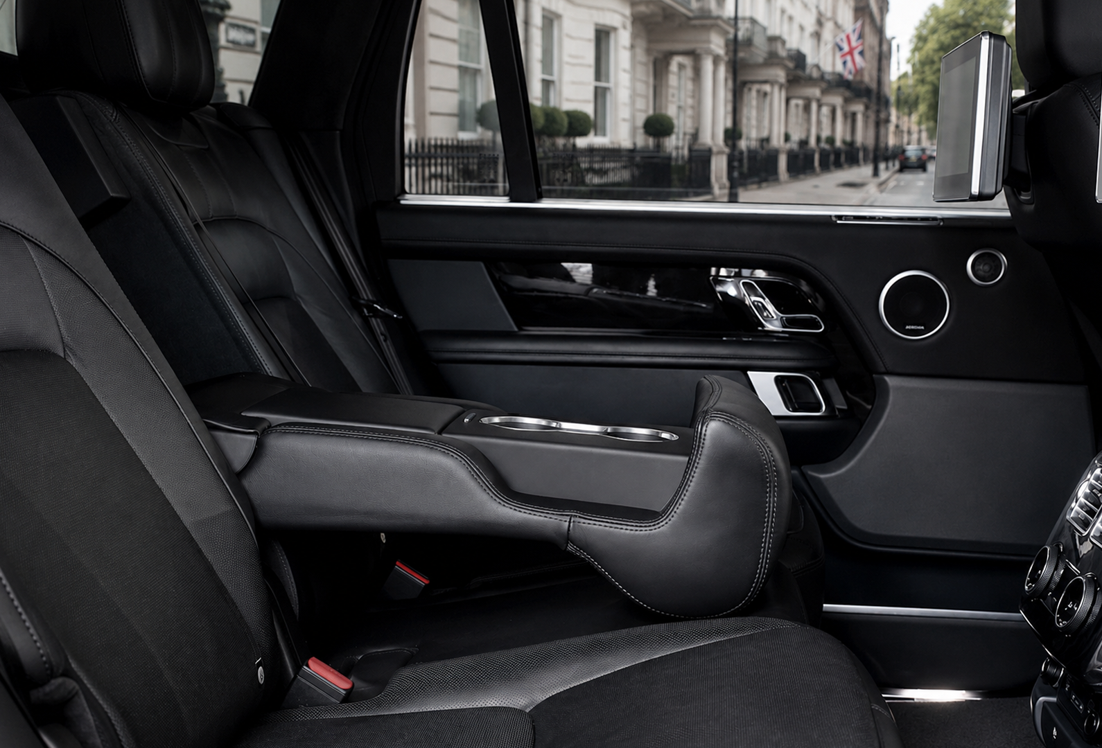 London-VIP-Travel-Range-Rover-Autobiography-Interior-Image02